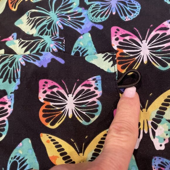 2 Divine Stretch Scrub Top Size M Multicolor Butterflies Pockets Medical Dental - Picture 4 of 12